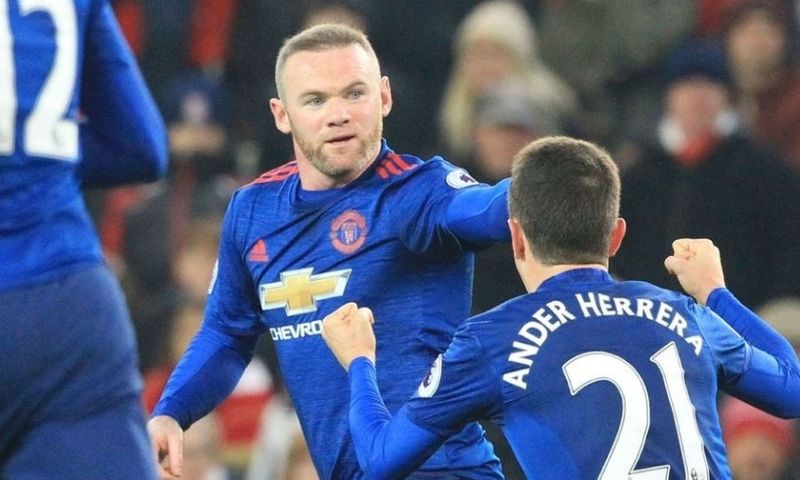 Hợp đồng và lương Rooney