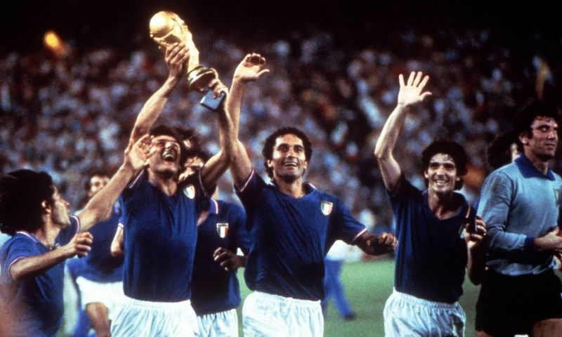 Giới thiệu về cầu thủ xuât sắc có việt danh “Paolo Rossi 1982 World Cup” 